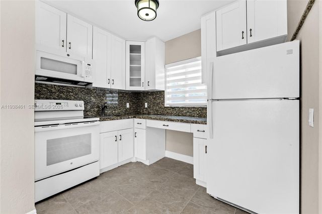 157 Curtiss Pkwy, Miami Springs, FL 33166