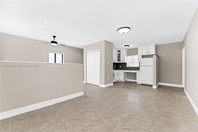 157 Curtiss Pkwy, Miami Springs, FL 33166