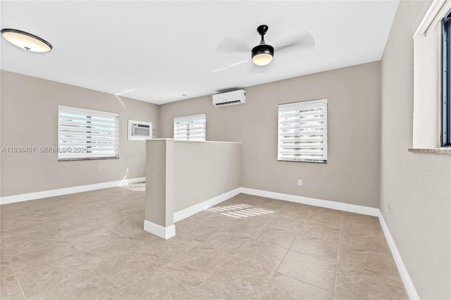 157 Curtiss Pkwy, Miami Springs, FL 33166