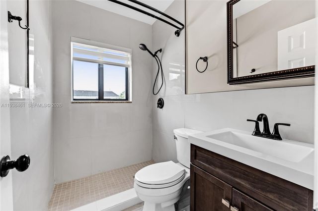 157 Curtiss Pkwy, Miami Springs, FL 33166