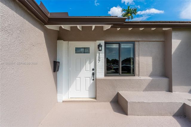 157 Curtiss Pkwy, Miami Springs, FL 33166
