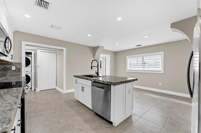 157 Curtiss Pkwy, Miami Springs, FL 33166