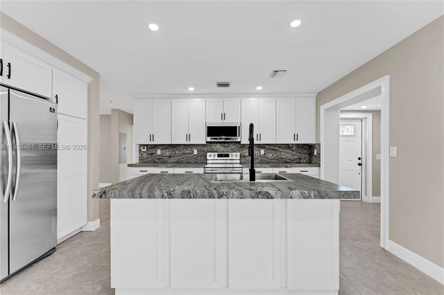 157 Curtiss Pkwy, Miami Springs, FL 33166