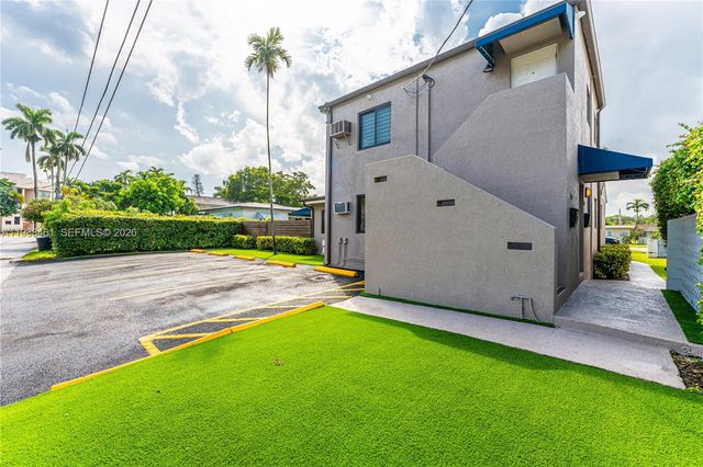 157 Curtiss Pkwy, Miami Springs, FL 33166