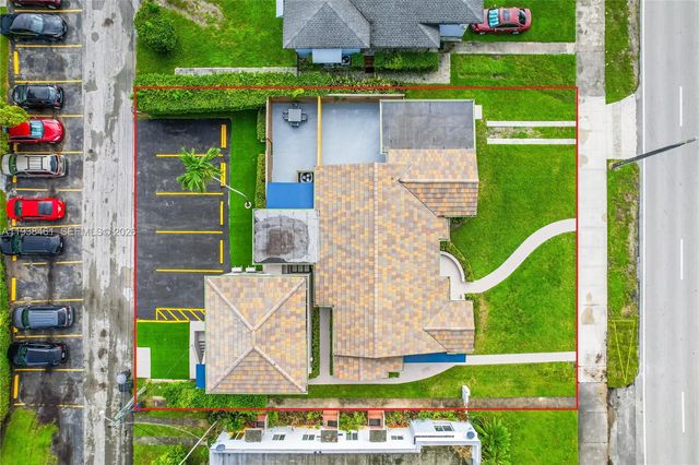 157 Curtiss Pkwy, Miami Springs, FL 33166