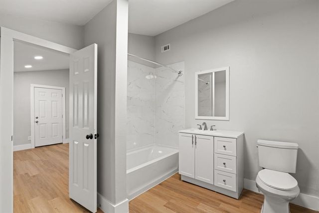 915 Avenue E, Rosenberg, TX 77471