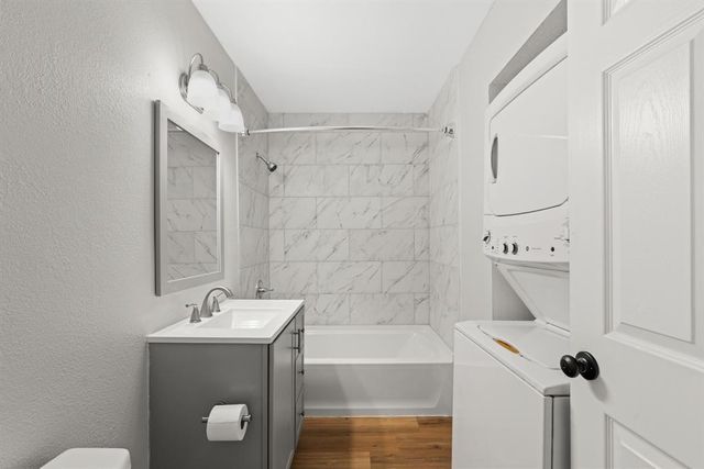 915 Avenue E, Rosenberg, TX 77471