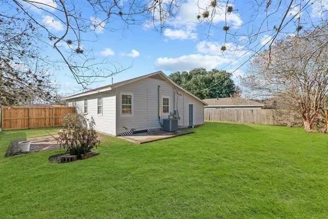 915 Avenue E, Rosenberg, TX 77471