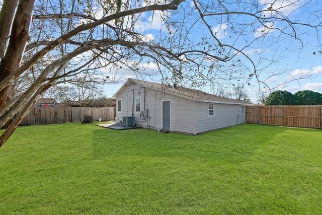 915 Avenue E, Rosenberg, TX 77471