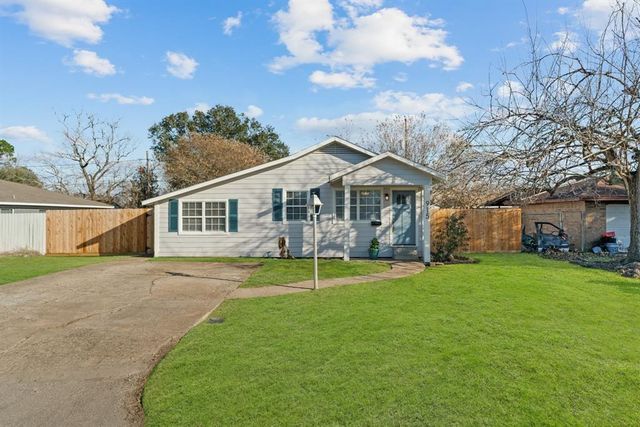 915 Avenue E, Rosenberg, TX 77471