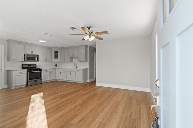 915 Avenue E, Rosenberg, TX 77471