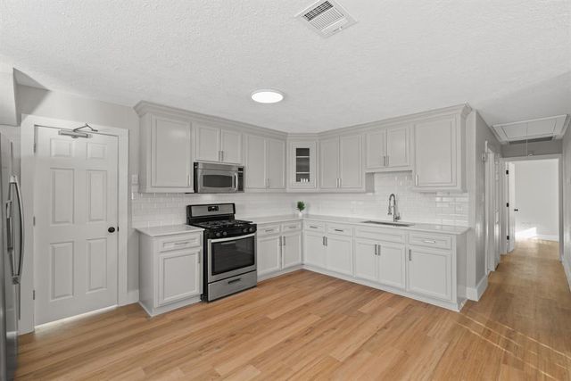 915 Avenue E, Rosenberg, TX 77471