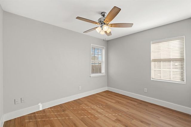 915 Avenue E, Rosenberg, TX 77471