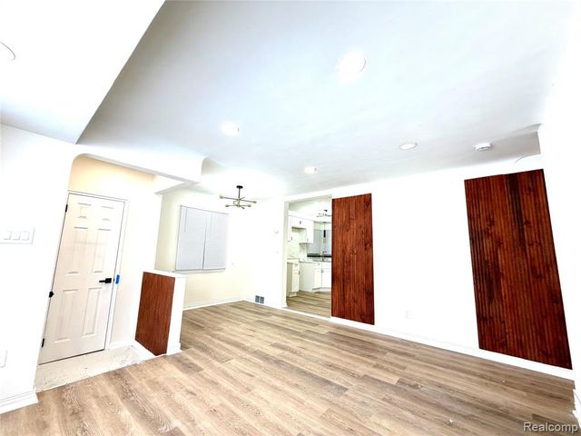 9550 Heyden Street, Detroit, MI 48228