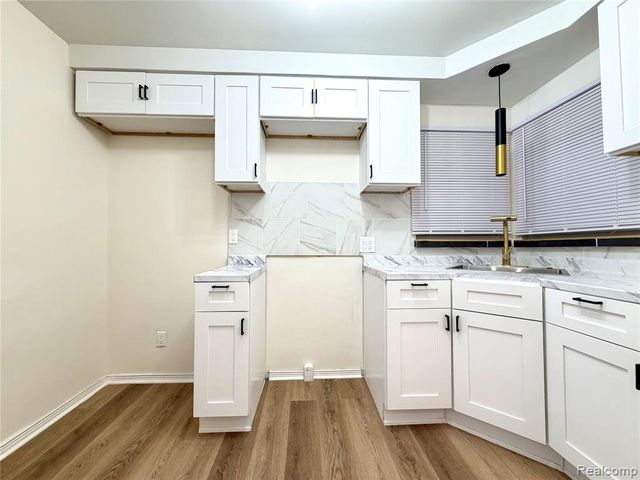 9550 Heyden Street, Detroit, MI 48228