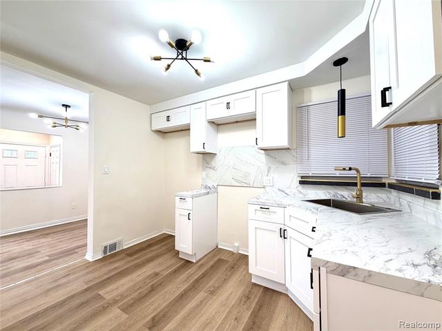 9550 Heyden Street, Detroit, MI 48228