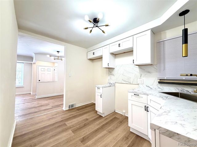 9550 Heyden Street, Detroit, MI 48228