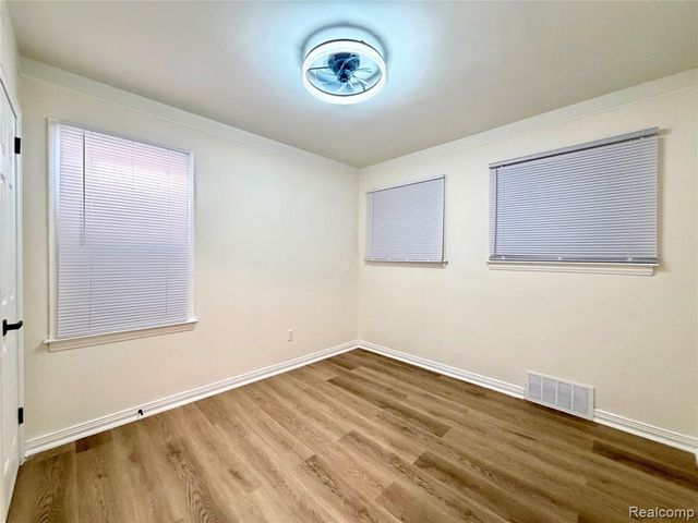 9550 Heyden Street, Detroit, MI 48228