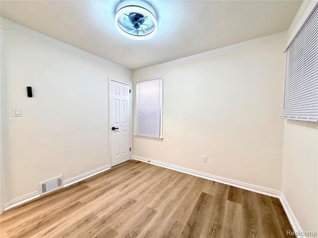 9550 Heyden Street, Detroit, MI 48228