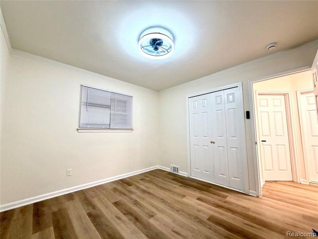 9550 Heyden Street, Detroit, MI 48228