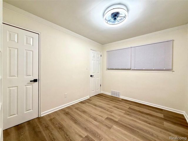 9550 Heyden Street, Detroit, MI 48228