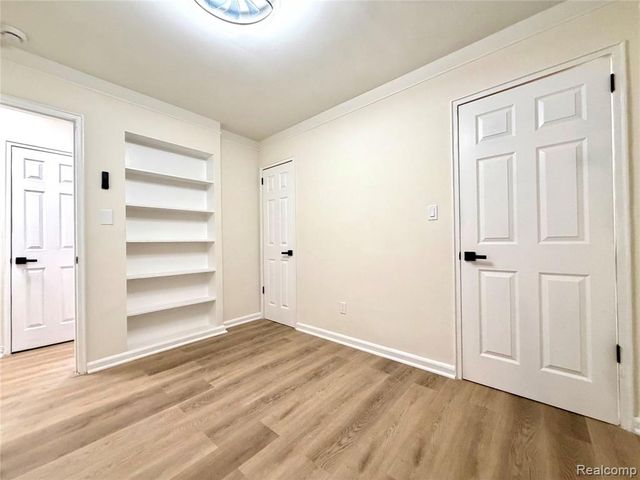 9550 Heyden Street, Detroit, MI 48228