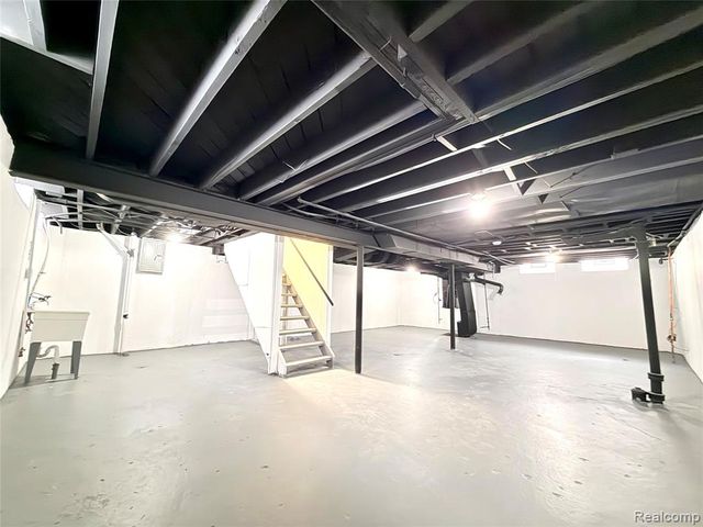 9550 Heyden Street, Detroit, MI 48228