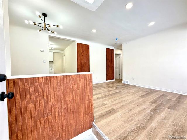 9550 Heyden Street, Detroit, MI 48228