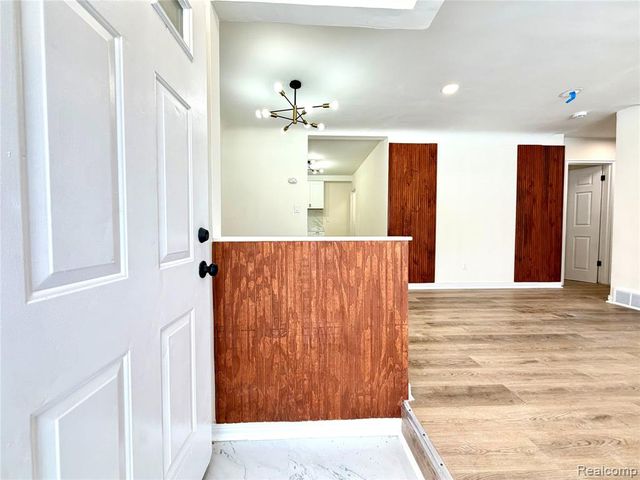 9550 Heyden Street, Detroit, MI 48228