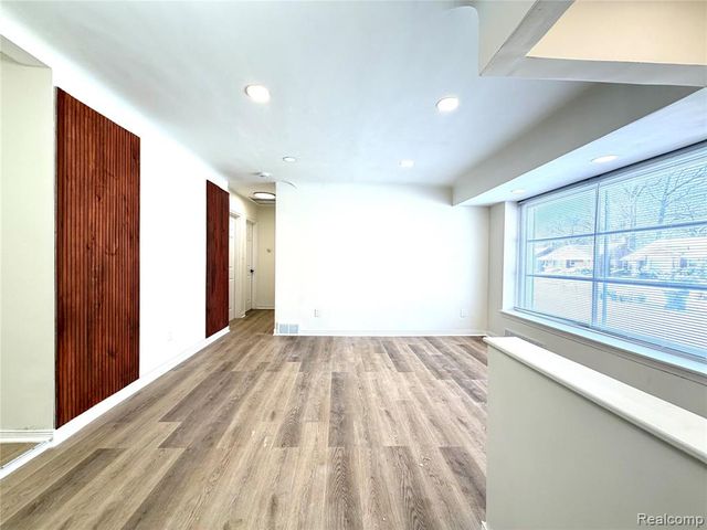 9550 Heyden Street, Detroit, MI 48228