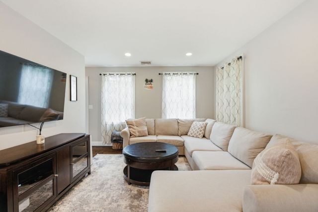 5 Fairview Rd, Peabody, MA 01960