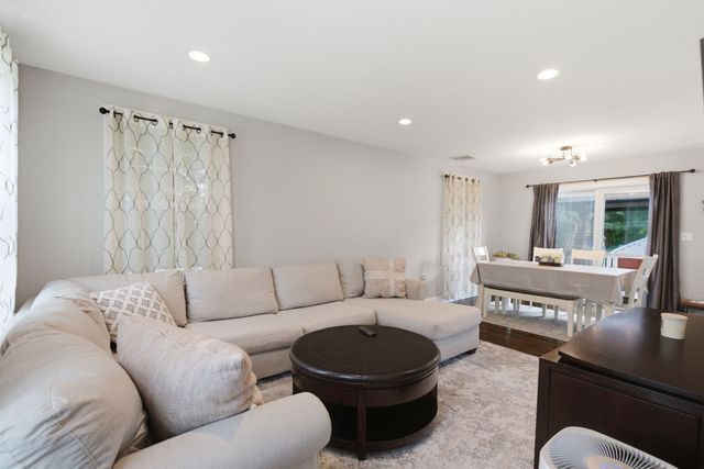 5 Fairview Rd, Peabody, MA 01960