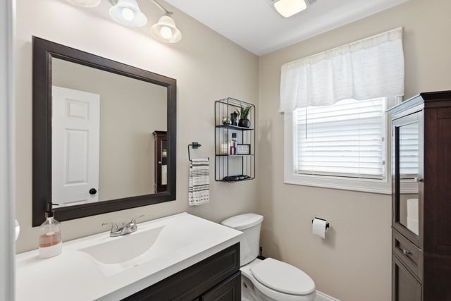 5 Fairview Rd, Peabody, MA 01960