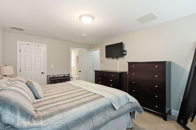 5 Fairview Rd, Peabody, MA 01960