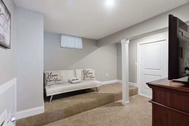 5 Fairview Rd, Peabody, MA 01960