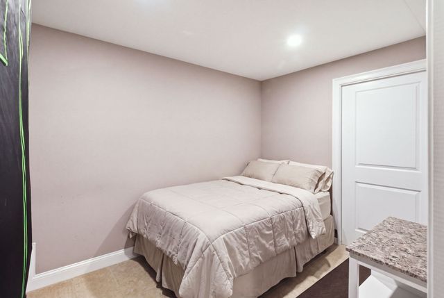 5 Fairview Rd, Peabody, MA 01960