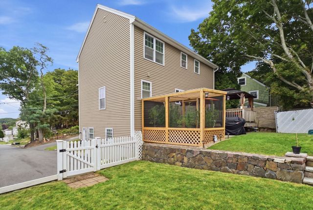 5 Fairview Rd, Peabody, MA 01960
