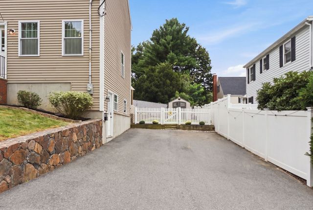 5 Fairview Rd, Peabody, MA 01960