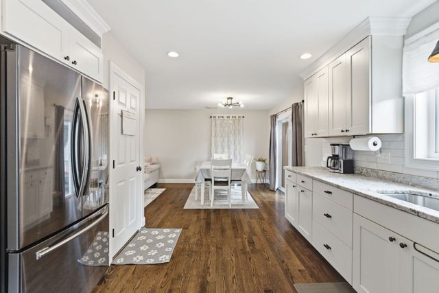 5 Fairview Rd, Peabody, MA 01960