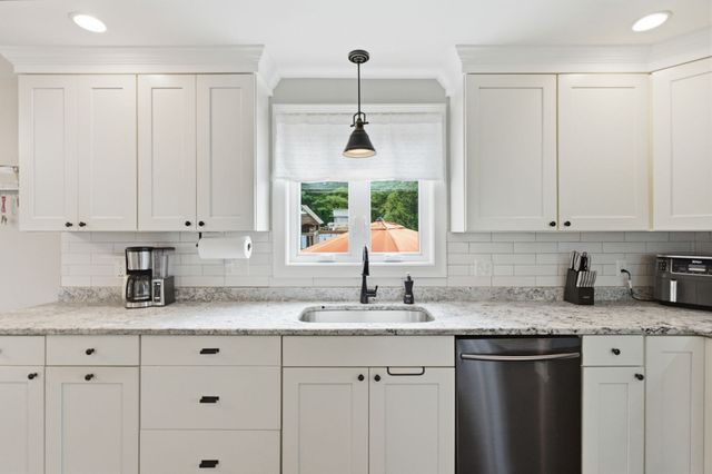 5 Fairview Rd, Peabody, MA 01960