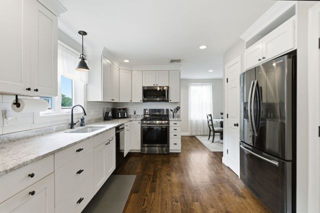5 Fairview Rd, Peabody, MA 01960