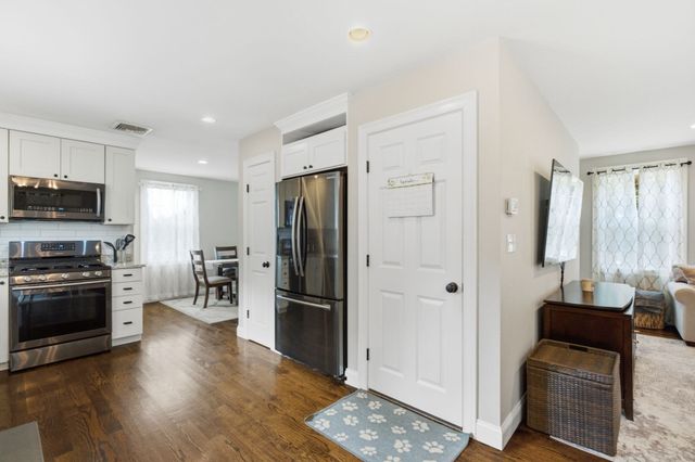 5 Fairview Rd, Peabody, MA 01960