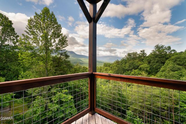 842 Vixen Run, Gatlinburg, TN 37738