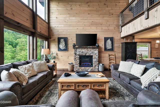 842 Vixen Run, Gatlinburg, TN 37738