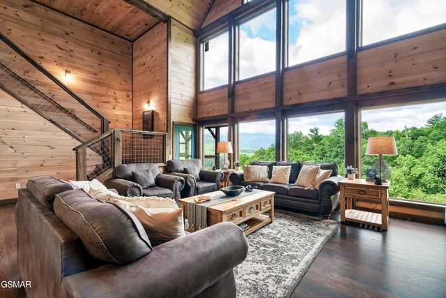 842 Vixen Run, Gatlinburg, TN 37738