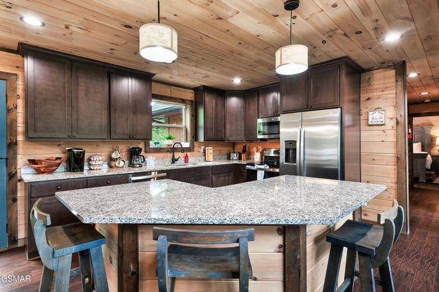 842 Vixen Run, Gatlinburg, TN 37738