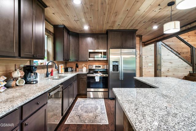 842 Vixen Run, Gatlinburg, TN 37738