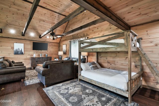 842 Vixen Run, Gatlinburg, TN 37738