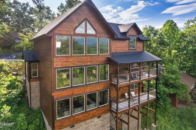 842 Vixen Run, Gatlinburg, TN 37738