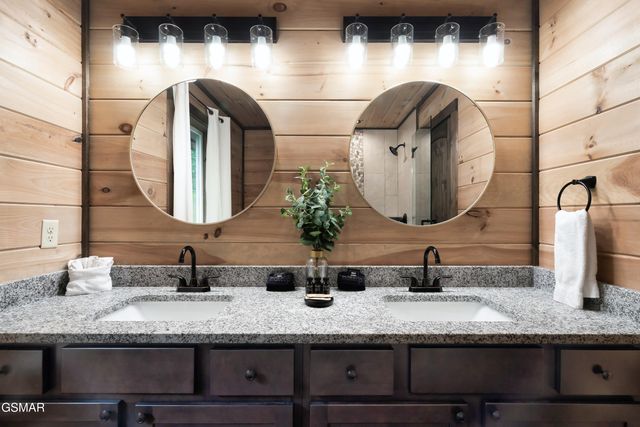 842 Vixen Run, Gatlinburg, TN 37738